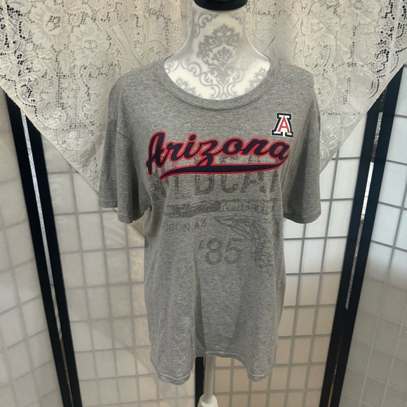 Official University of Arizona Wildcats Short Sleeve T-Shirt Size M Gray GUC - Picture 3 of 12